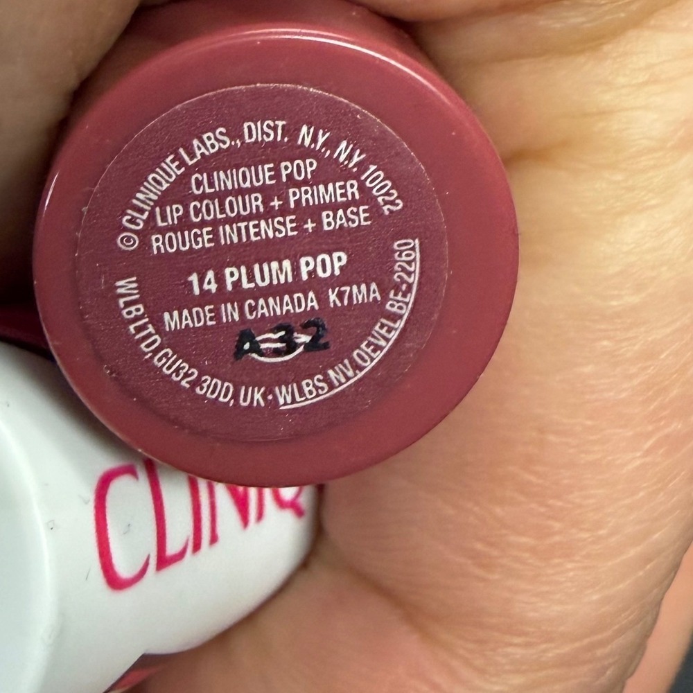 Clinique Pop Lip Colour Primer Duo 14 Plum Pop & Bare Pop Lipstick Set - Picture 3 of 4